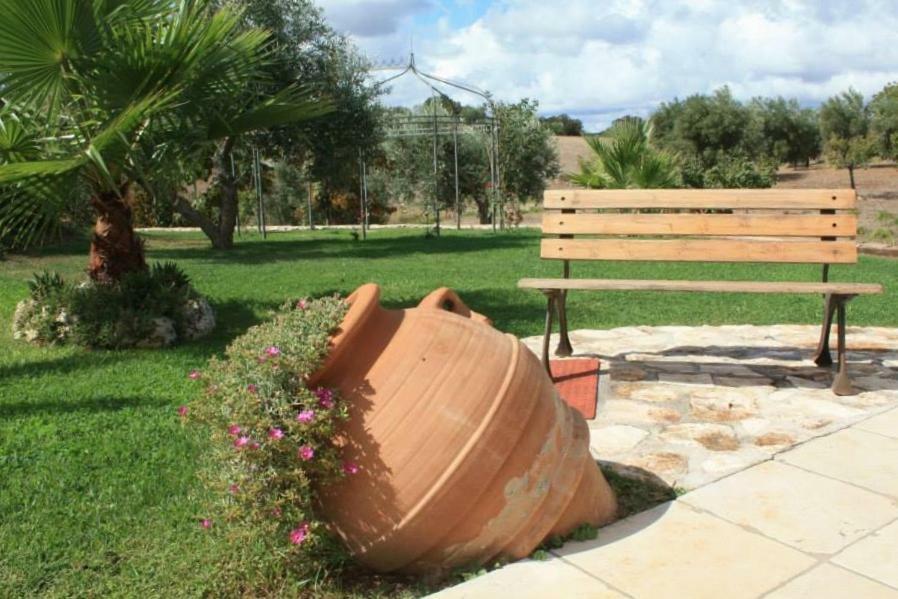 Trulli Fogliarella Guest House Ostuni Eksteriør bilde